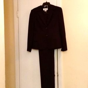 Women's Professional Jones New York suit
